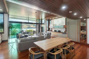 Yacht Club Villa - Image 4