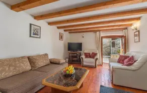 Four-Bedroom Holiday House Maria Nora with Pool - Image 5