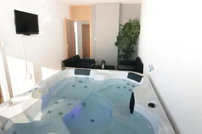 Apartment In - Image 4