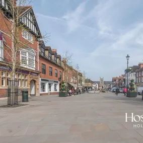 Stunning Character House In The Centre of Henley - Image 2