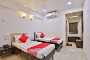 OYO Hotel Dan - Image 4