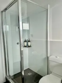 Large two bedroom apartment in Glen Iris - Image 4