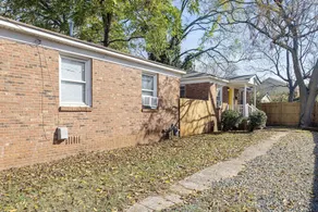 Cozy Retreat near Uptown with Hot Tub - Image 4