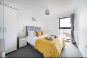 Town Centre Apartment - 2 bed, 2 bath in Slough - Image 2