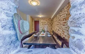 Four Bedroom Holiday Home In Vinovo Gornje - Image 3