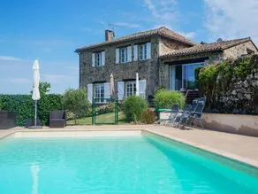 Superb holiday home with private pool - Image 2