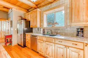 Skiing Bear Chalet - Image 5
