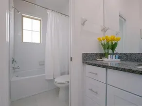 Modern Oasis! 3BR Townhouse in a Lagoon Community - Image 4