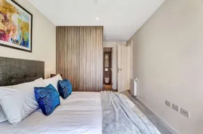 Riverside apartment minutes from Elizabeth line - Image 3