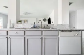Stylish 4br 2.5ba Haven In Houston 4 Bedroom Home by RedAwning - Image 5