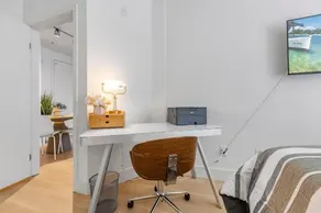 1 Luxury Apartment - Image 3