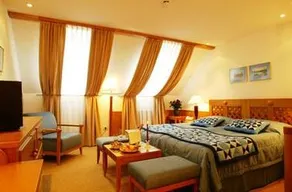 Kings Club House - Image 4