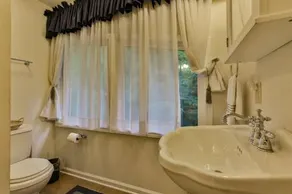Riverhouse - Image 5