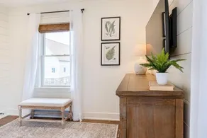 Downtown Luxury Farmhouse Apartment #4 - Image 4