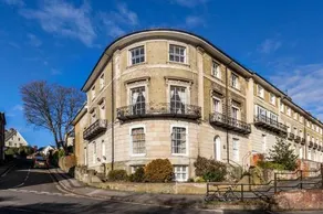 Luxury apartment in the centre of Winchester - Image 2