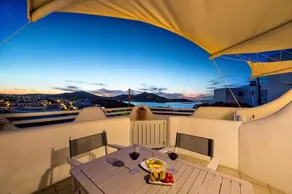 Yades Suites & Spa - Image 3