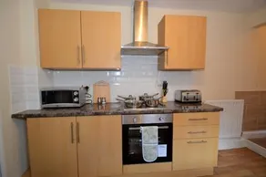 Hyde Park Apartment - Image 5