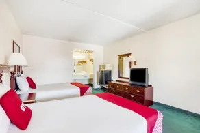 Palms Inn And Suites - Image 2