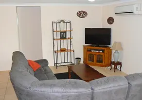 Geraldton Luxury Vacation Home with free Netflix - Image 2