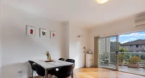 Kozyguru | Allawah | 2 Bed Kozy Apartment - Image 4