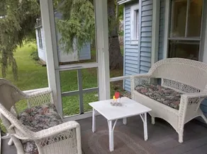 The Little Blue Cottage - Image 3