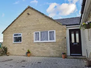Ridings Farm Bungalow - Image 2