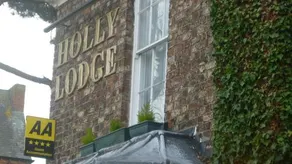 Holly Lodge - Image 2