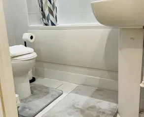 Walk to Lcy Airport/ Excel /dlr 1Br Flat - Image 3
