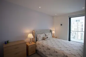 Waterfront West End Apartment - Image 4