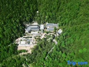 Zhejiang Provincial Federation of Trade Unions Shuanglong Workers Sanatorium - Image 2