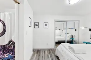 Hillside in Seattle updated and well appointed. - Image 2
