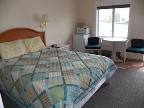 Coast Village Inn and Cottages - Image 3