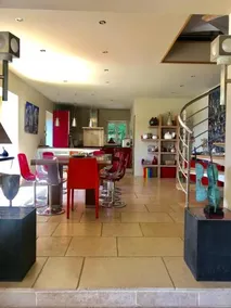 Superbe Villa Individuelle avec Piscine et Tennis privatifs - Image 2