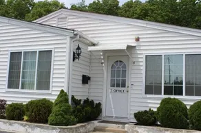 Krystal Penguin Inn - Image 4