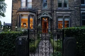 Brookfield House - Image 4