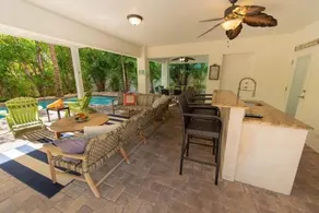 Coral Retreat Apartment 5 - Image 2
