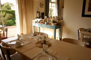 Melville Manor Guest House - Image 2