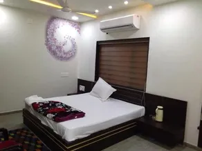 Hotel Radhika by OYO Rooms - Image 3