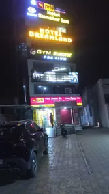 Hotel Dreamland Chandkheda - Image 4