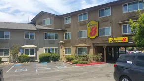 Super 8 by Wyndham Sacramento North - Image 4
