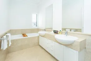 Cottesloe Aqua Retreat Executive Escapes - Image 3