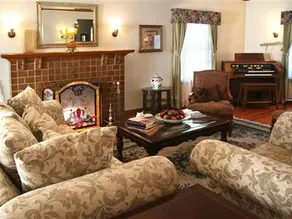 R. R. Thompson House Bed & Breakfast - Image 3