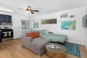 Designer Poolside 1Bed1Bth Retreat - Image 3