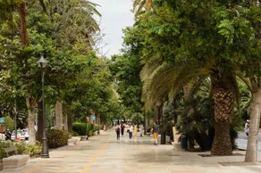In the historic center of Malaga very close to the beach and the AVE train station with private parking - Image 3