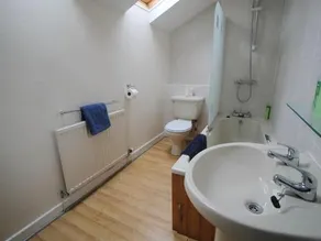 Cottage In Cardiff - Image 4