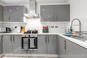 Brand New 1 Bed 1 Bath Modern Town Center Apartment Netflix By Redwood Stays - Image 4