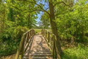 Lake Conroe Queen Studio Cabin 10 - Image 3