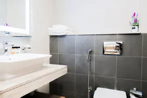 Signature Holiday Homes - Newly Furnished Studio in Azizi Aliyah Residences, Al Jaddaf - Image 5