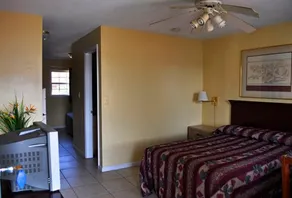 Calypso Motor Inn - Image 1