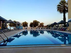 Janno Beach Hotel - Image 2